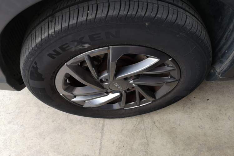 Used NETA V 2022 Standard Range Industry Custom Edition Left Front Wheel Hub