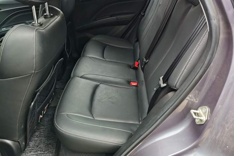 Used NETA V 2022 Pro Long-Range Smart Edition Left Rear Seat