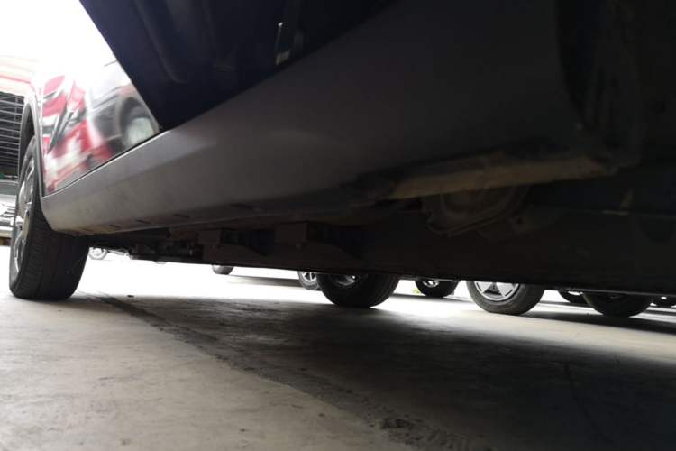Used NETA V 2022 Standard Range Industry Custom Edition Left Side Sill
