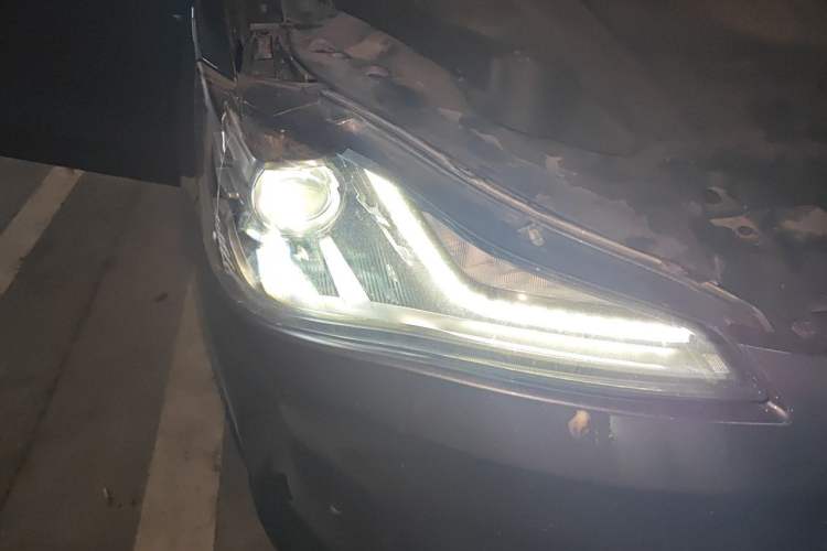 Used NETA V 2022 Pro Long-Range Smart Edition Right Front Headlight