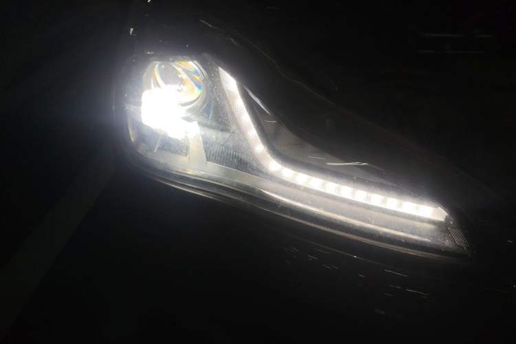 Used NETA V 2022 Chao 400 Lite Right Front Headlight