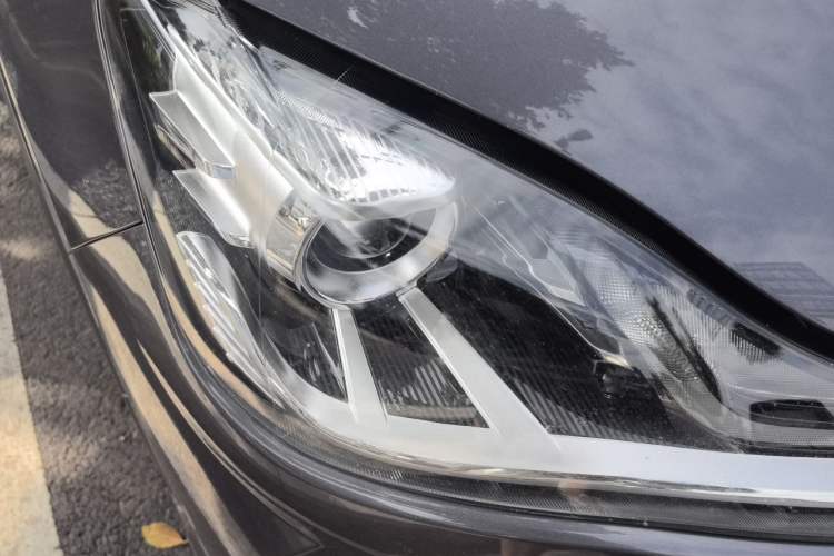 Used NETA V 2022 Chao 400 Lite Right Front Headlight