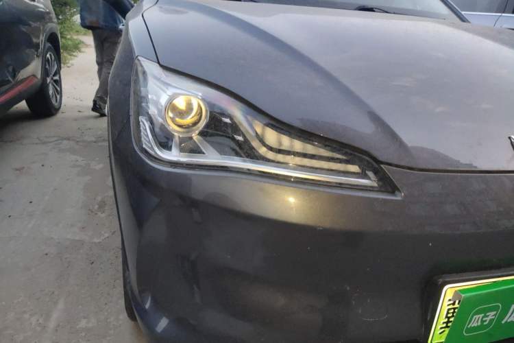 Used NETA V 2022 Chao 400 Lite Right Front Headlight