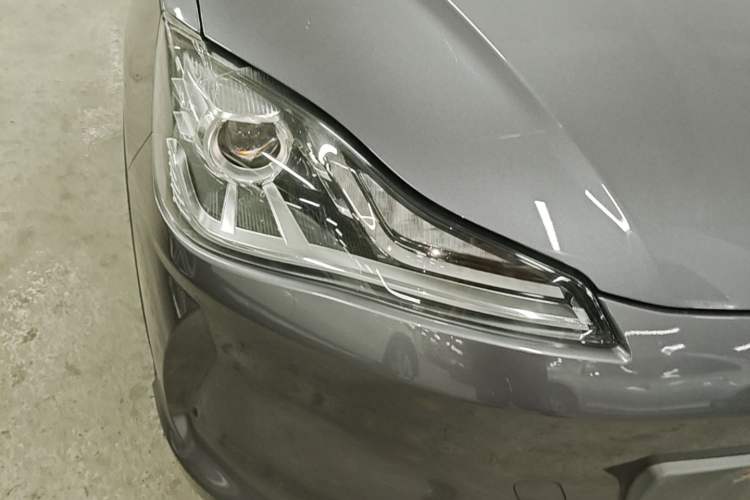 Used NETA V 2022 Chao 400 Lite Right Front Headlight