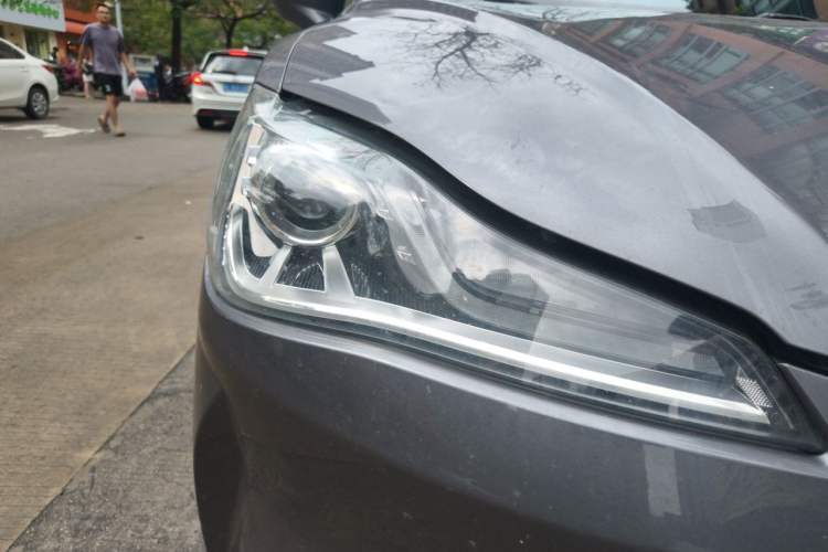 Used NETA V 2022 Chao 400 Lite Right Front Headlight