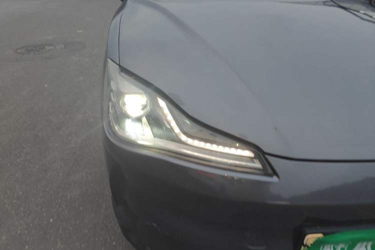 Used NETA V 2022 Chao 400 Lite Right Front Headlight