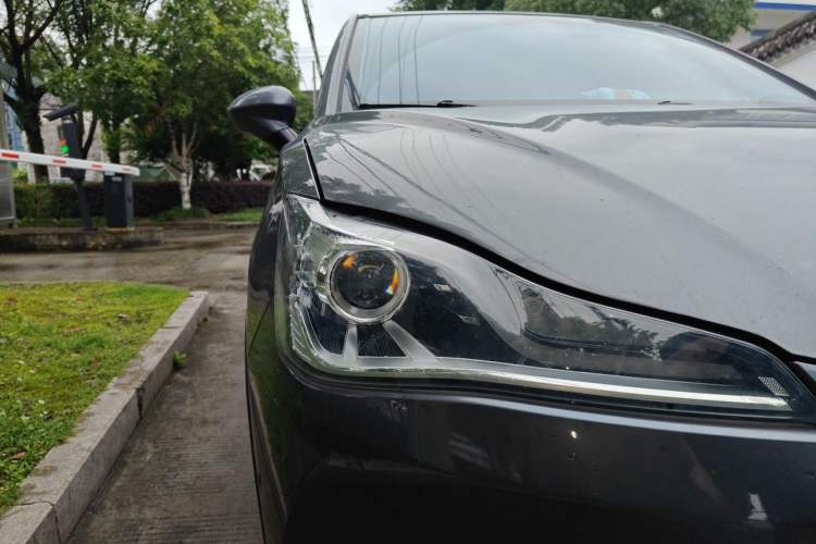 Used NETA V 2022 Pro Long-Range Smart Edition Right Front Headlight