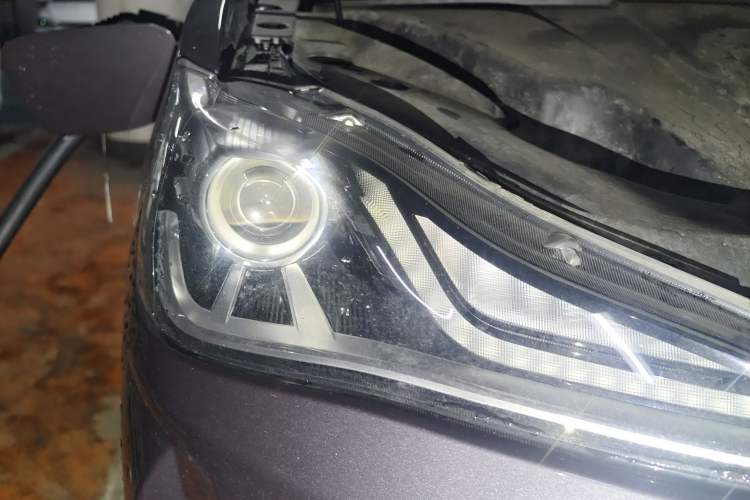 Used NETA V 2022 Chao 300 Lite Lithium Iron Phosphate Right Front Headlight