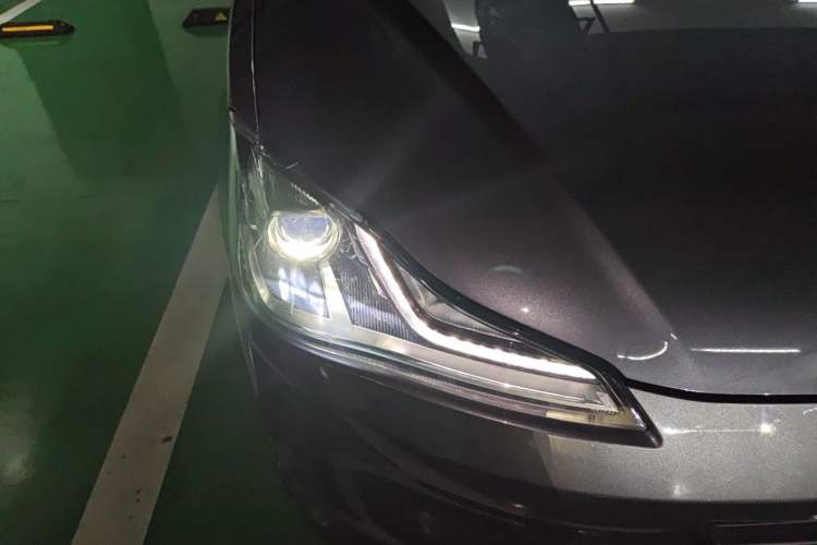 Used NETA V 2022 Chao 400 Lite Right Front Headlight