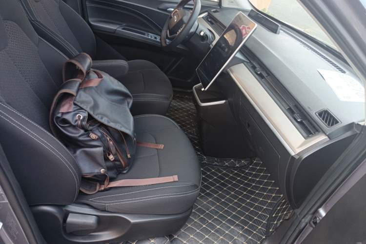 Used NETA V 2022 Standard Range Industry Custom Edition Right Front Seat