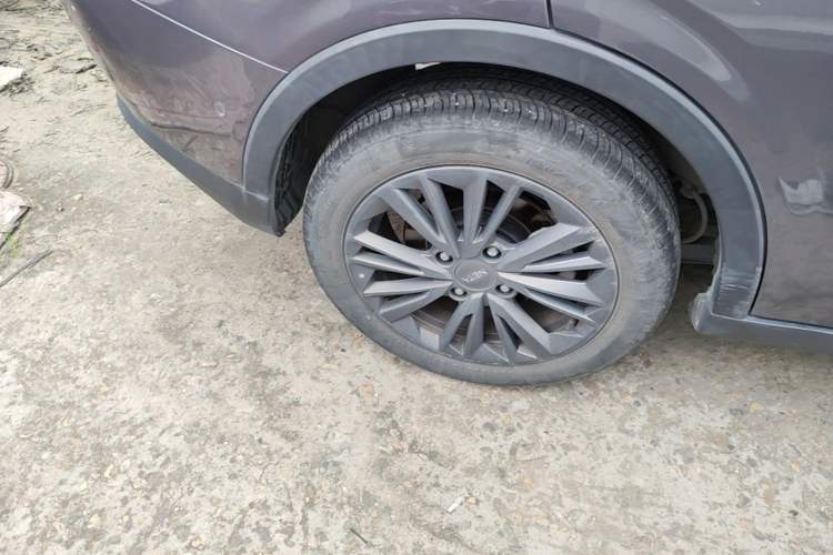 Used NETA V 2022 Pro Long-Range Smart Edition Right Rear Wheel Hub