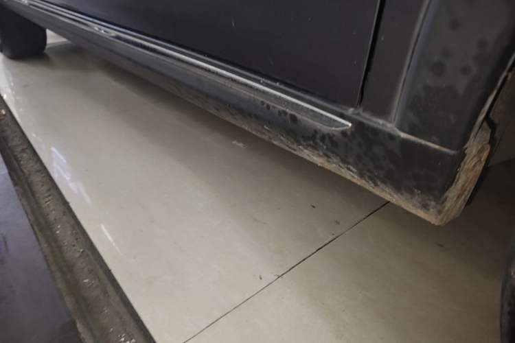 Used NETA V 2022 Chao 300 Industry Custom Edition Right Side Sill