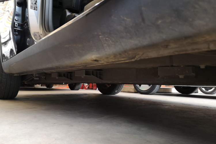 Used NETA V 2022 Standard Range Industry Custom Edition Right Side Sill
