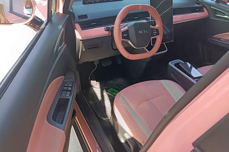 Used NETA V 2022 Chao 400 Lite Pink Custom Edition Driver Seat