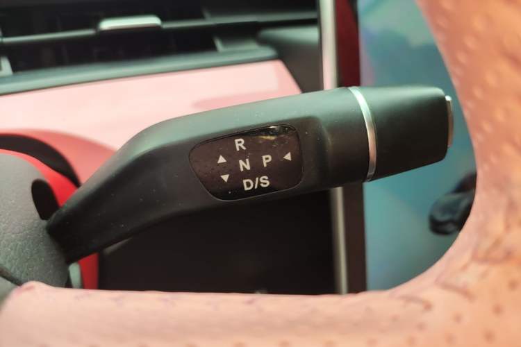 Used NETA V 2022 Chao 400 Lite Pink Custom Edition Gear Lever