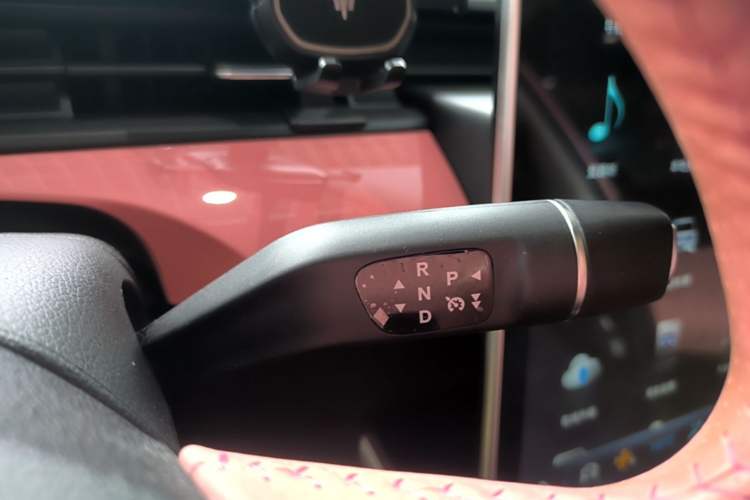 Used NETA V 2022 Chao 400 Lite Pink Custom Edition Gear Lever