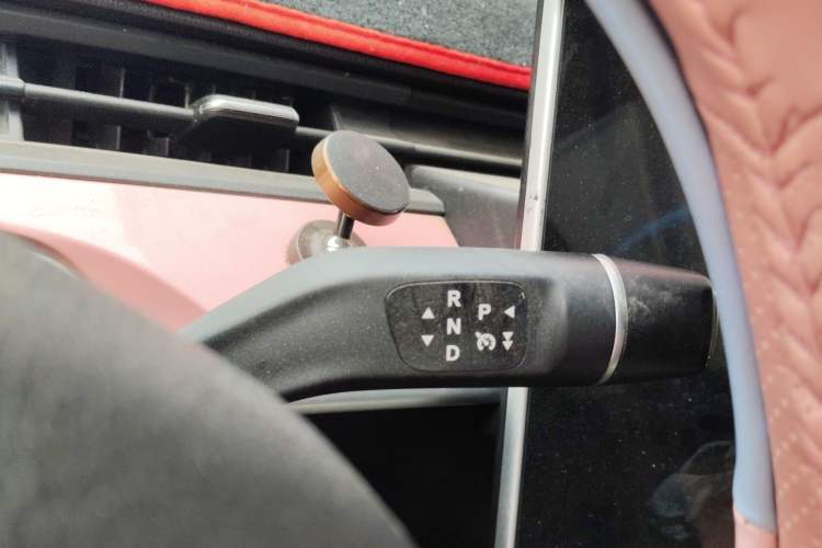 Used NETA V 2022 Chao 400 Lite Pink Custom Edition Gear Lever