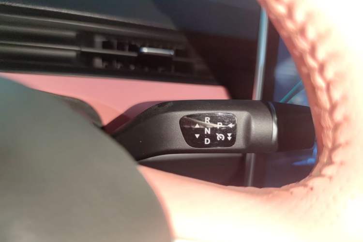 Used NETA V 2022 Chao 400 Lite Pink Custom Edition Gear Lever