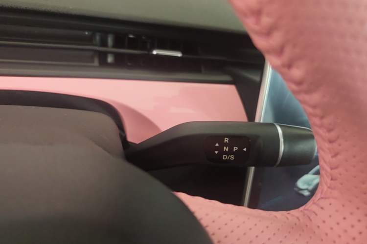 Used NETA V 2022 Chao 400 Lite Pink Custom Edition Gear Lever