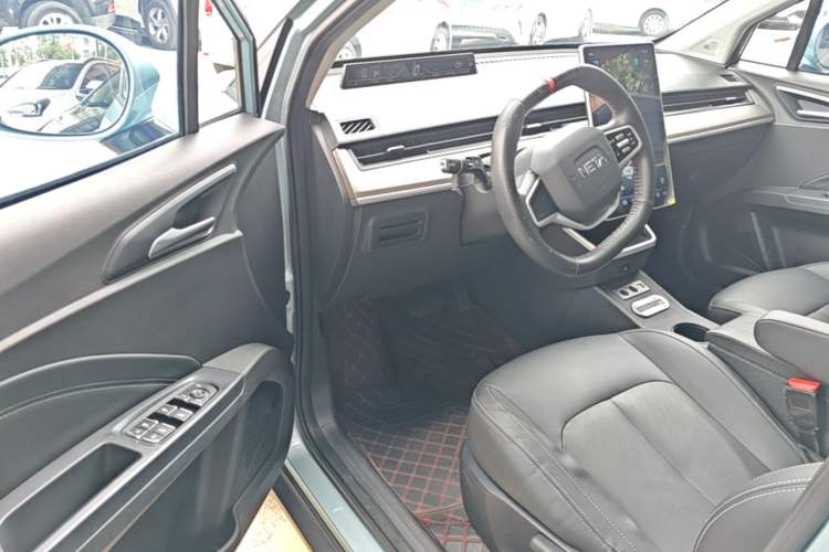 Used NETA V 2022 Standard Range Industry Custom Edition Driver Seat