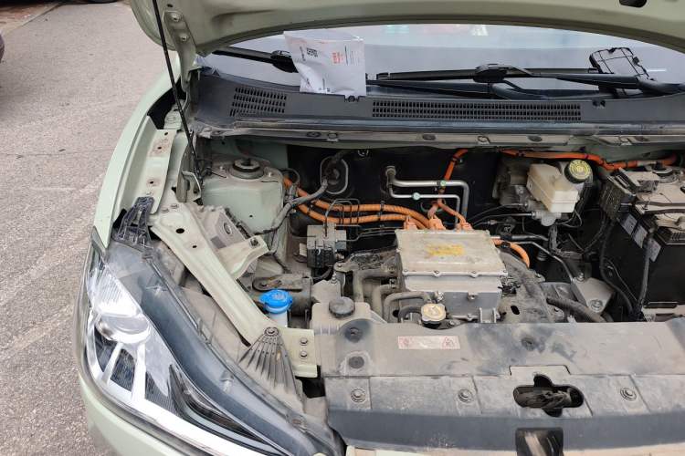 Used NETA V 2022 Chao 300 Lite Lithium Iron Phosphate Engine Bay Right