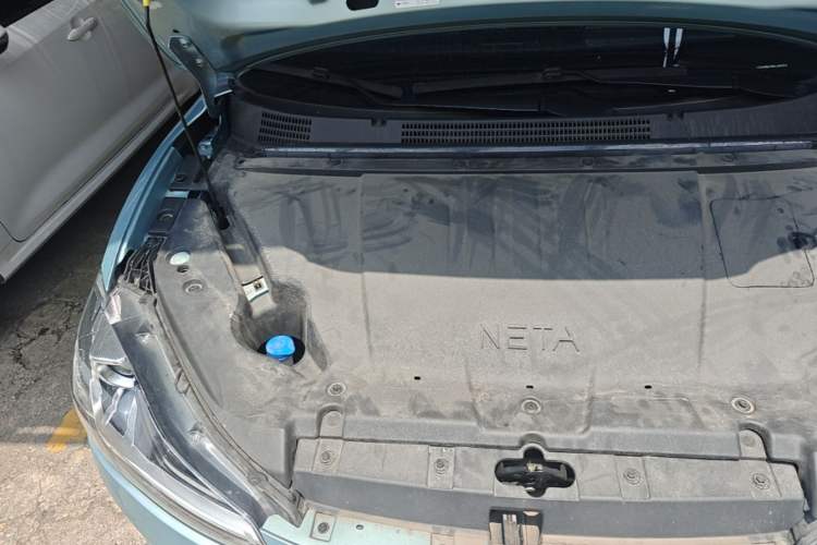 Used NETA V 2022 Chao 300 Lite Lithium Iron Phosphate Engine Bay Right