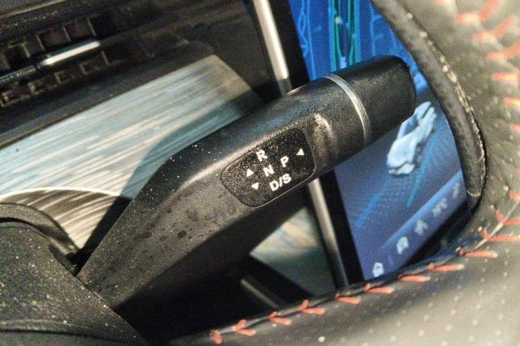 Used NETA V 2022 Chao 300 Lite Ternary Lithium Gear Lever