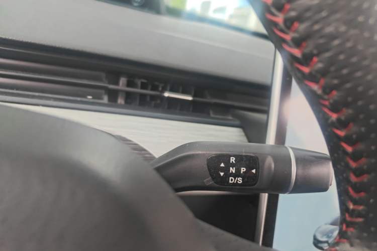 Used NETA V 2022 Chao 300 Lite Lithium Iron Phosphate Gear Lever