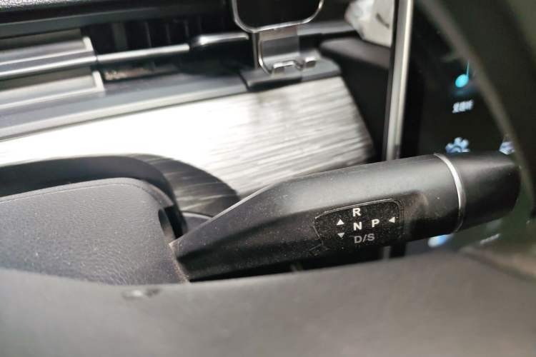 Used NETA V 2022 Chao 300 Lite Ternary Lithium Gear Lever