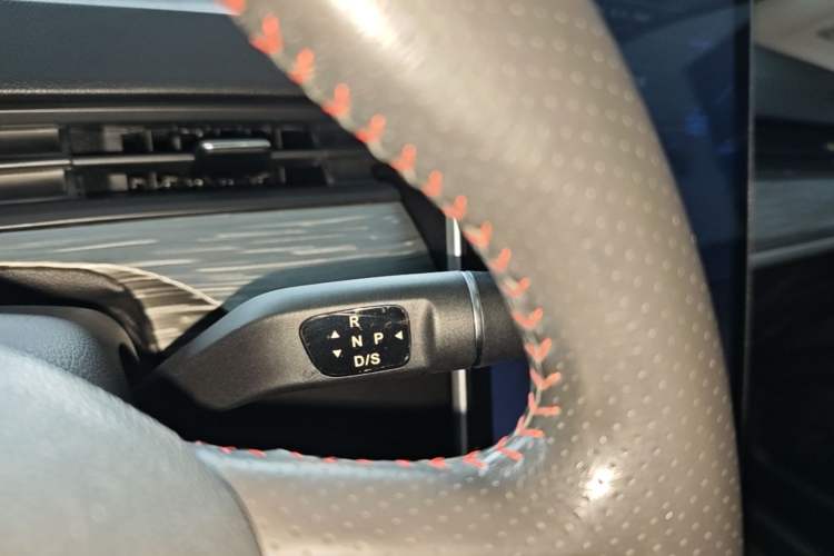 Used NETA V 2022 Chao 300 Lite Lithium Iron Phosphate Gear Lever