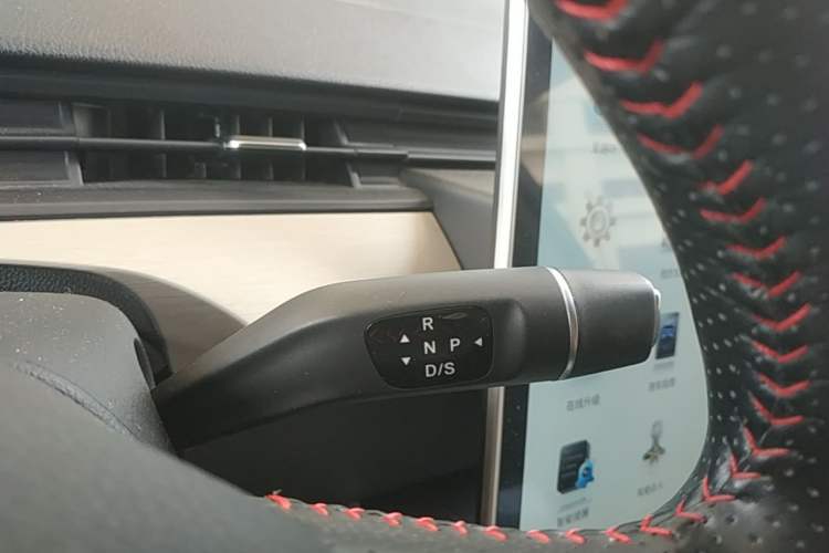 Used NETA V 2022 Long-Range Industry Custom Edition Gear Lever