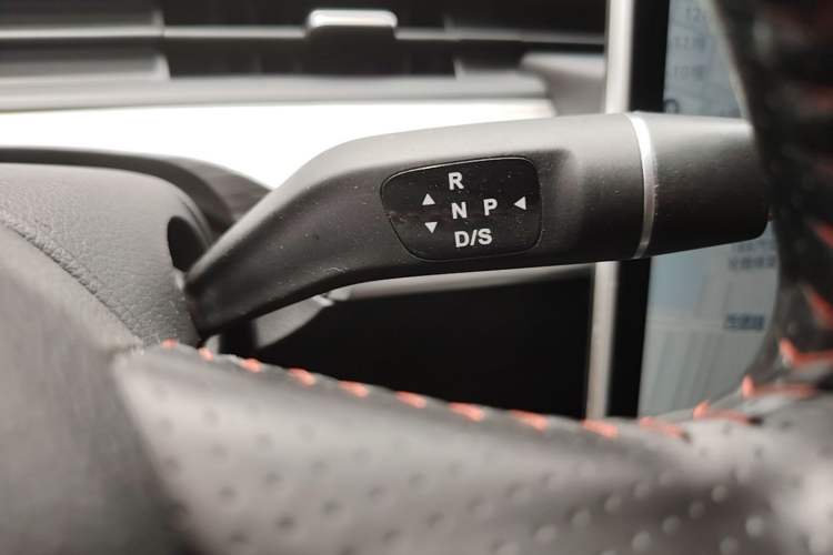 Used NETA V 2022 Chao 300 Lite Ternary Lithium Gear Lever