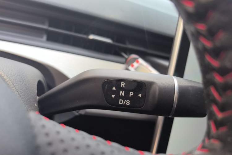 Used NETA V 2022 Long-Range Industry Custom Edition Gear Lever