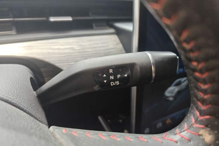 Used NETA V 2022 Chao 300 Lite Lithium Iron Phosphate Gear Lever