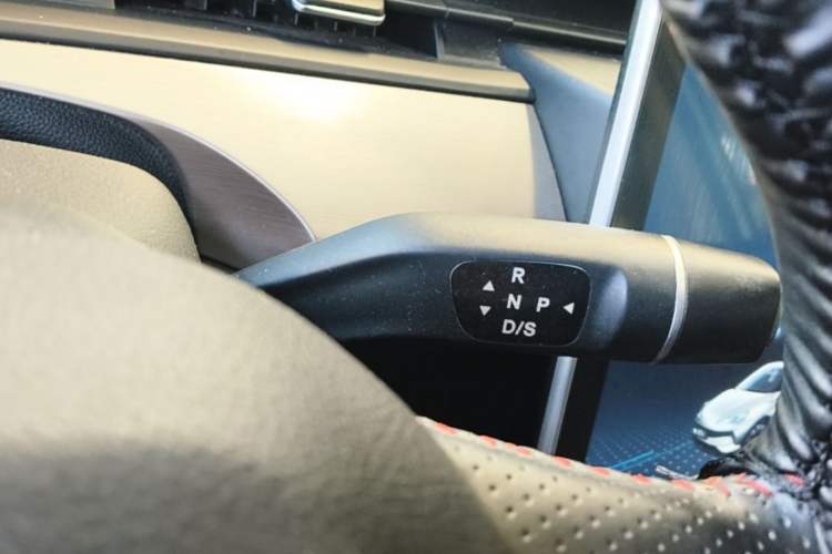 Used NETA V 2022 Long-Range Industry Custom Edition Gear Lever
