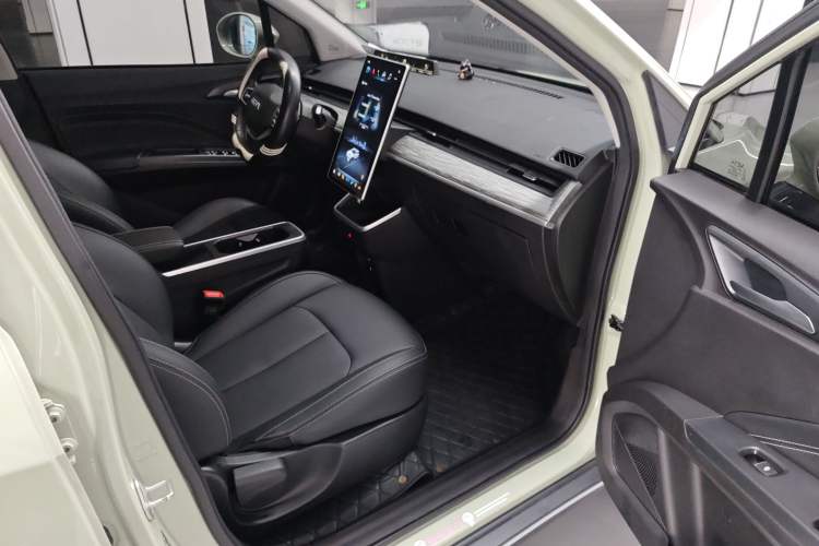Used NETA V 2022 Chao 400 Lite Interior 1
