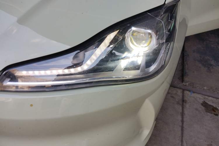 Used NETA V 2022 Chao 400 Lite Left Front Headlight
