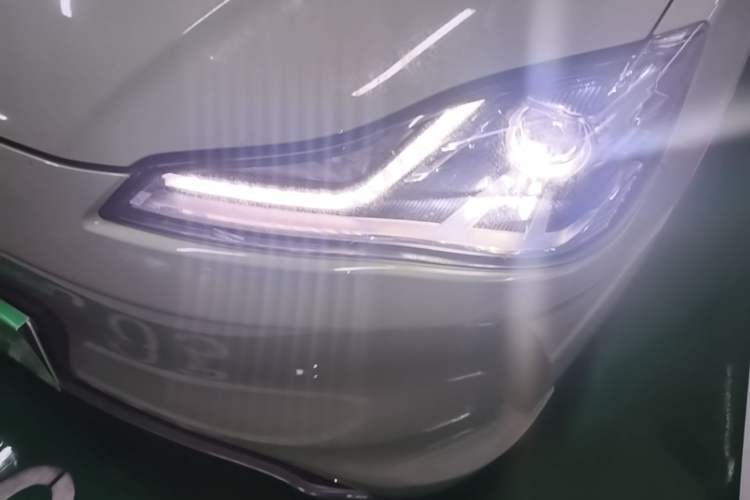 Used NETA V 2022 Chao 400 Lite Left Front Headlight