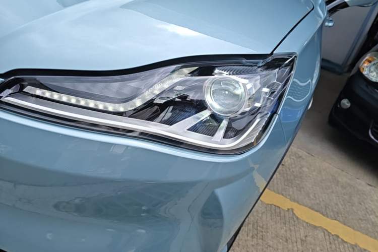 Used NETA V 2022 Standard Range Industry Custom Edition Left Front Headlight