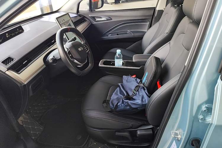 Used NETA V 2022 Pro Long-Range Smart Edition Left Front Seat
