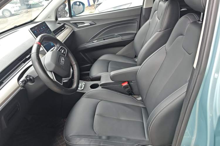 Used NETA V 2022 Standard Range Industry Custom Edition Left Front Seat