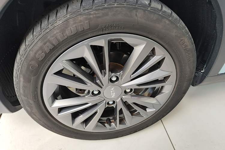 Used NETA V 2022 Pro Long-Range Smart Edition Left Front Wheel Hub