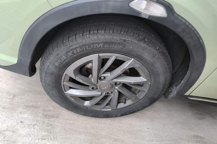 Used NETA V 2022 Chao 300 Lite Ternary Lithium Left Front Wheel Hub