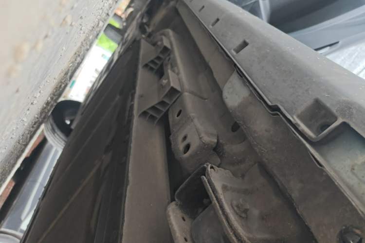 Used NETA V 2022 Chao 300 Lite Lithium Iron Phosphate Left Side Sill