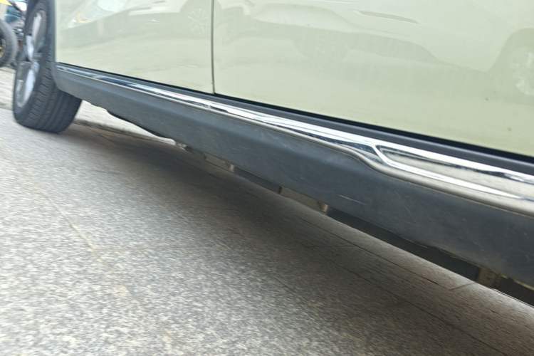 Used NETA V 2022 Chao 300 Lite Lithium Iron Phosphate Left Side Sill