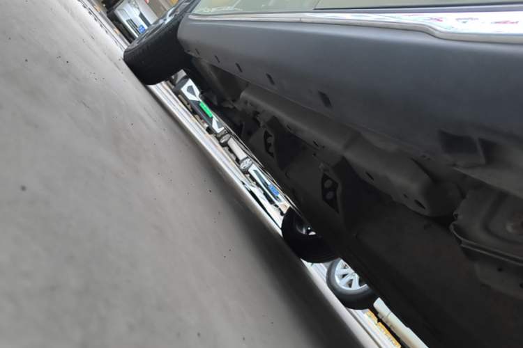 Used NETA V 2022 Chao 300 Lite Ternary Lithium Left Side Sill