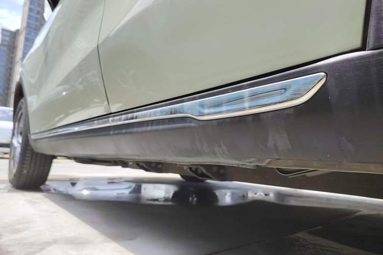 Used NETA V 2022 Chao 300 Lite Ternary Lithium Left Side Sill