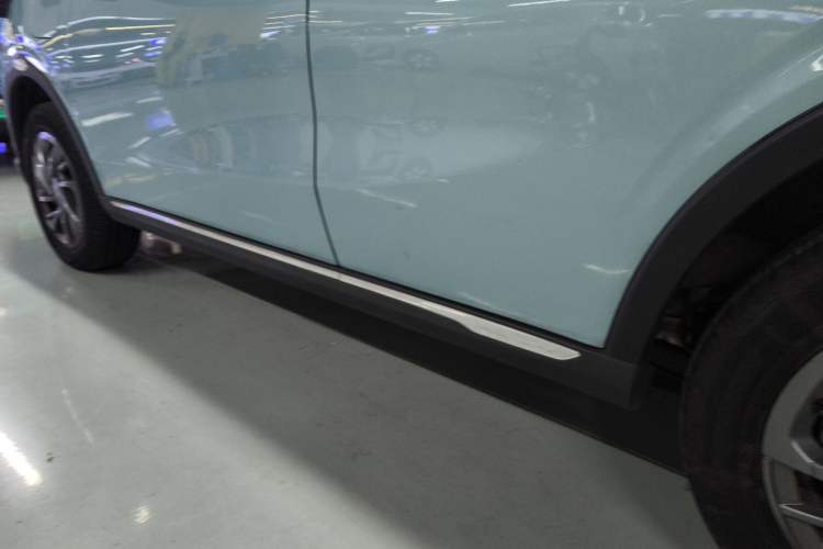 Used NETA V 2022 Chao 300 Lite Lithium Iron Phosphate Left Side Sill