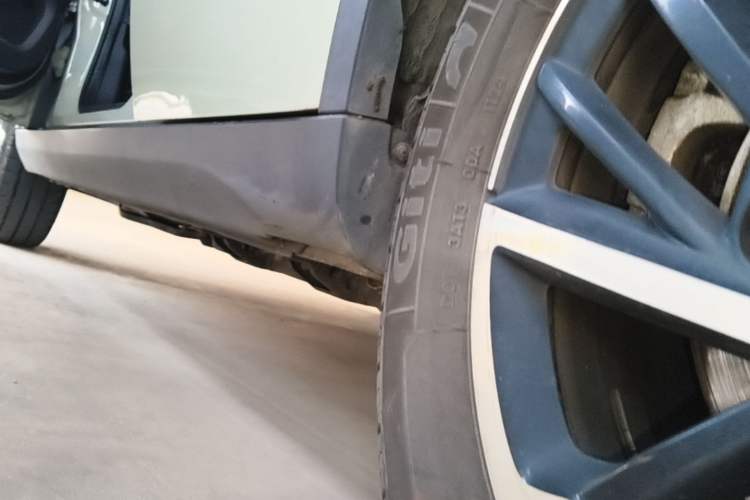 Used NETA V 2022 Long-Range Industry Custom Edition Left Side Sill