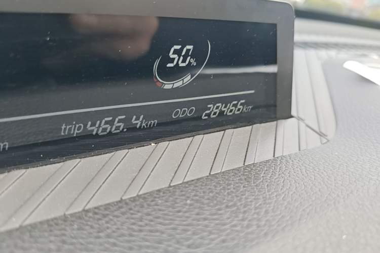 Used NETA V 2022 Chao 300 Lite Ternary Lithium Odometer Close Up